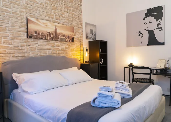 Salotto Piramide 3* Roma
